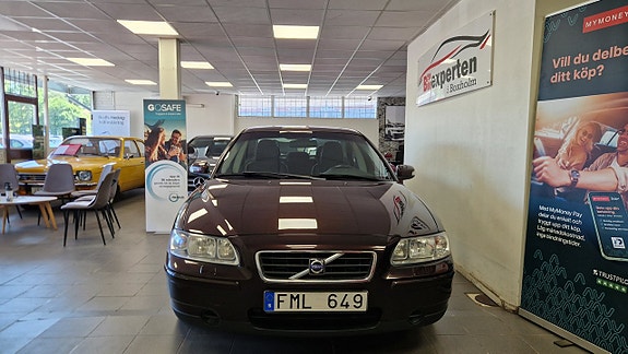 Volvo S60 2 of 5