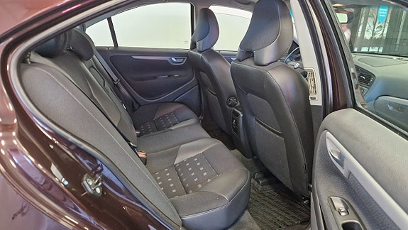 Volvo S60 11 of 16