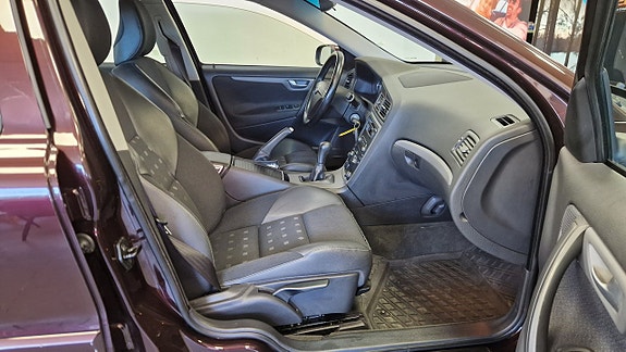 Volvo S60 10 of 16