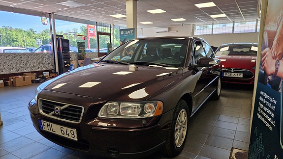Volvo S60 3 of 5