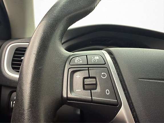 Volvo V40 Cross Country 17 of 30