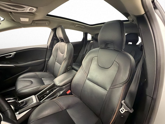 Volvo V40 Cross Country 12 of 30