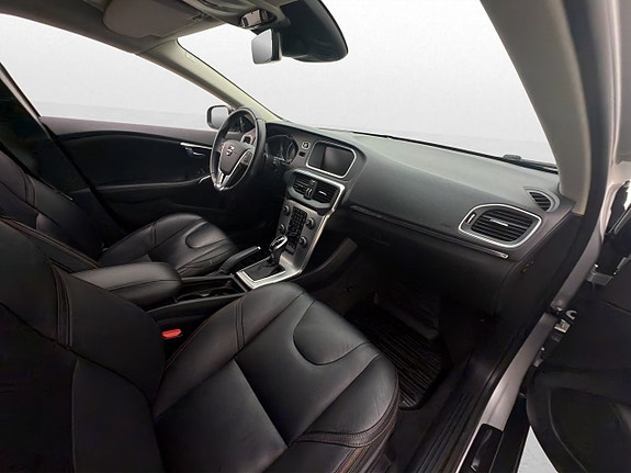 Volvo V40 Cross Country 28 of 30