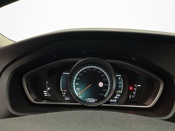 Volvo V40 Cross Country 18 of 30