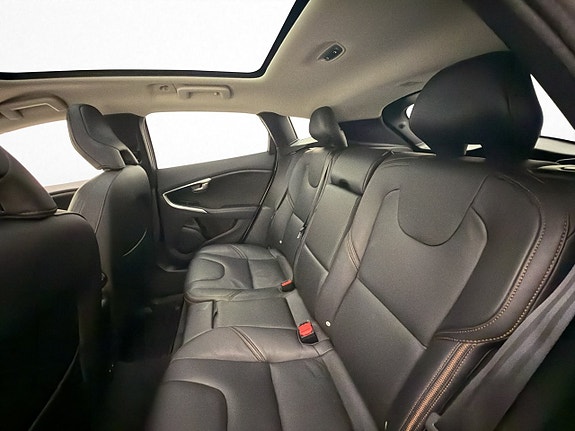 Volvo V40 Cross Country 27 of 30