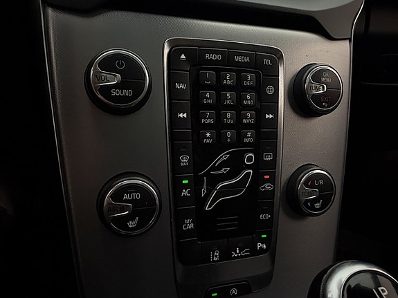 Volvo V40 Cross Country 24 of 30