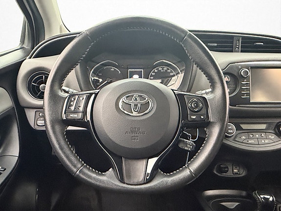 Toyota Yaris 12 of 30