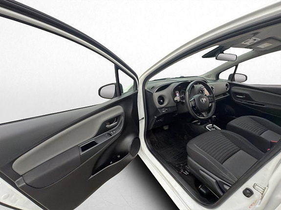 Toyota Yaris 9 of 30