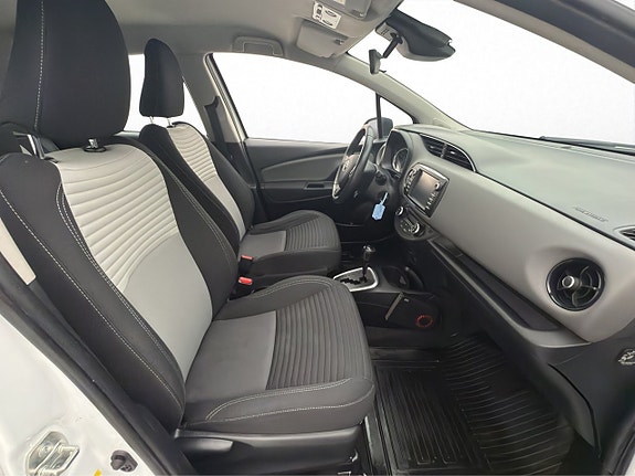 Toyota Yaris 30 of 30