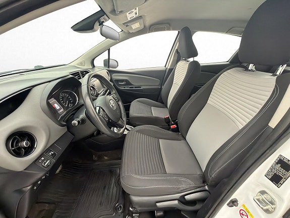 Toyota Yaris 10 of 30