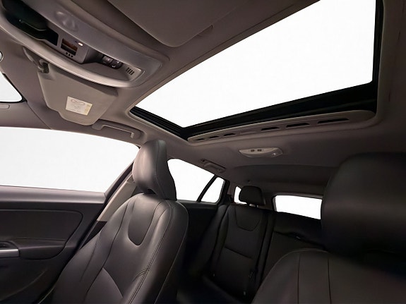Volvo V60 14 of 30