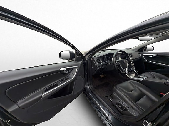 Volvo V60 11 of 30