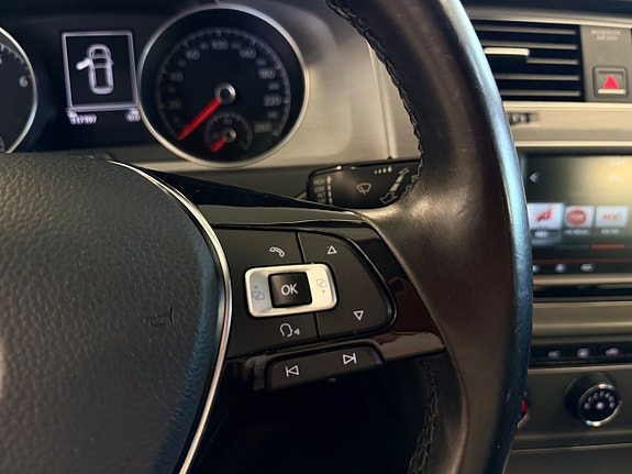 Volkswagen Golf VII 11 of 17