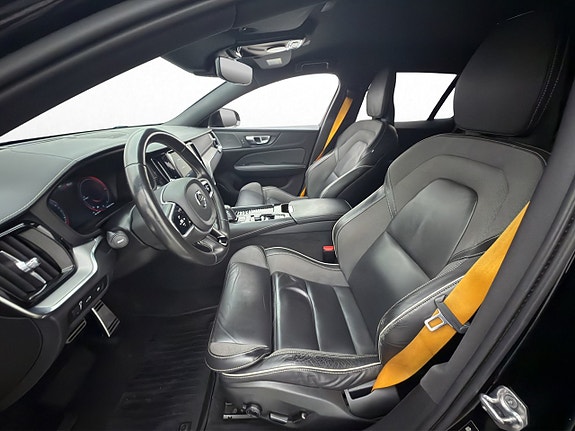 Volvo V60 11 of 30
