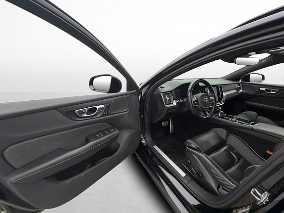 Volvo V60 10 of 30