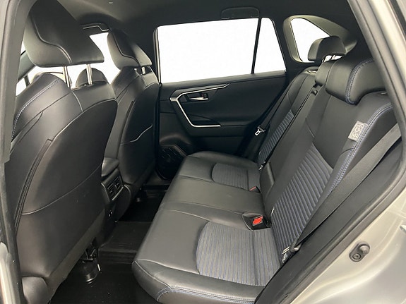 Toyota RAV4 26 of 30
