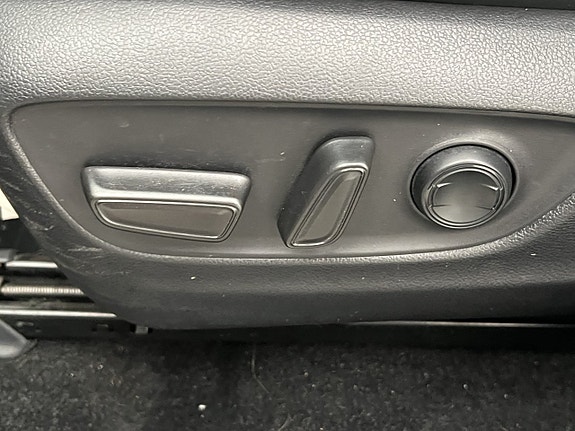 Toyota RAV4 13 of 30