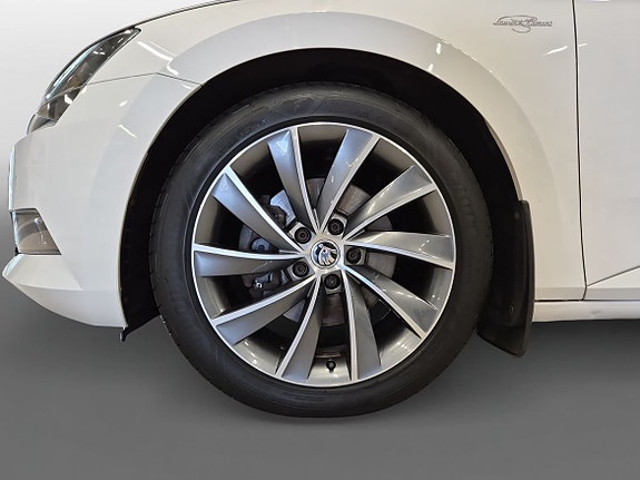 Skoda Superb 14 of 15
