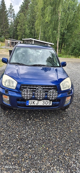 Toyota RAV4 2 of 4