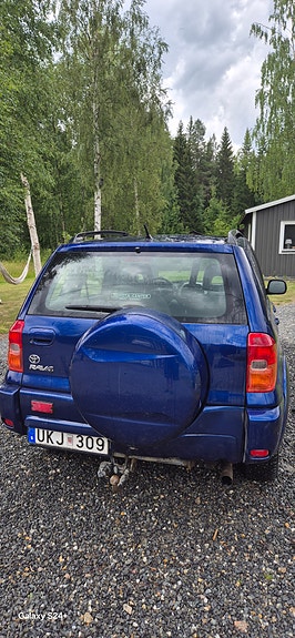 Toyota RAV4 4 of 4