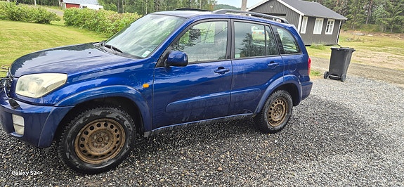 Toyota RAV4 3 of 4