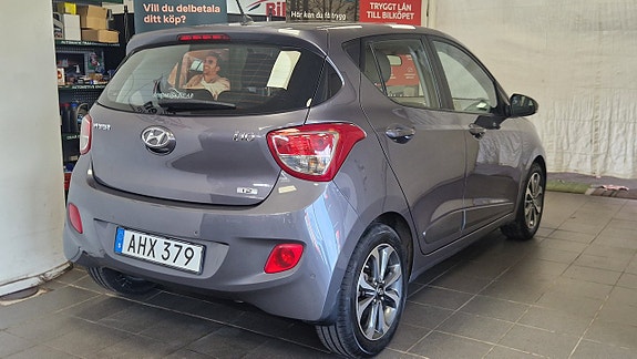 Hyundai i10 7 of 16