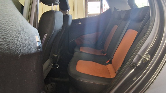 Hyundai i10 15 of 16