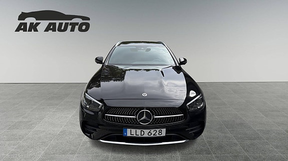 Mercedes-Benz E300 4 of 9