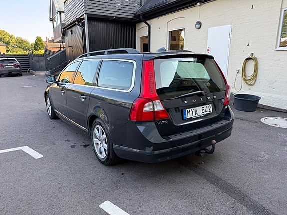 Volvo V70 3 of 5
