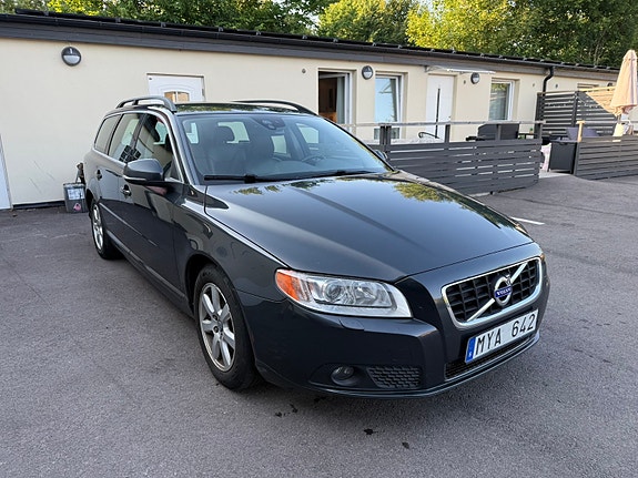 Volvo V70 2 of 5