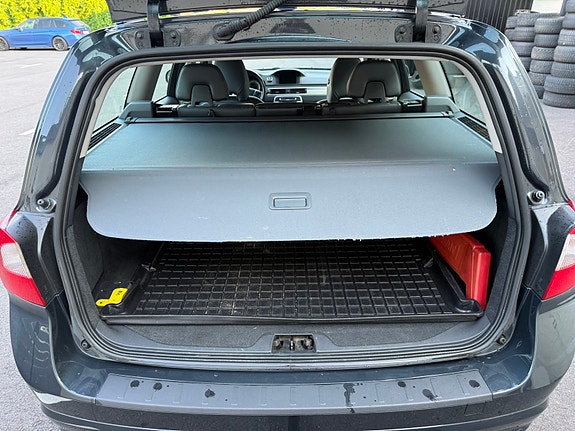 Volvo V70 4 of 5