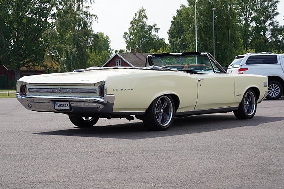 Pontiac LeMans 2 of 5