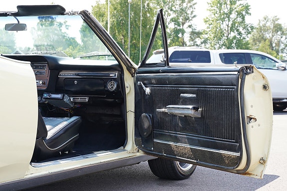 Pontiac LeMans 16 of 27