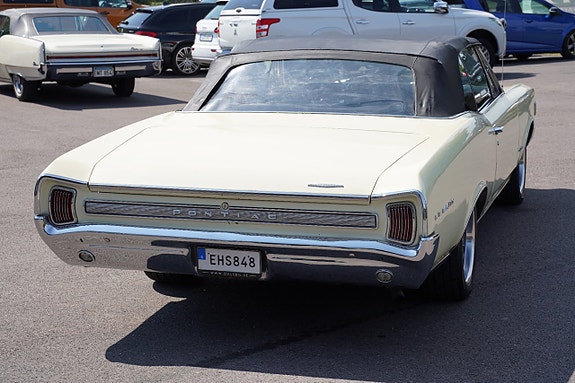 Pontiac LeMans 25 of 27