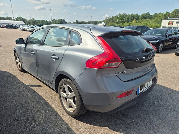 Volvo V40 4 of 5