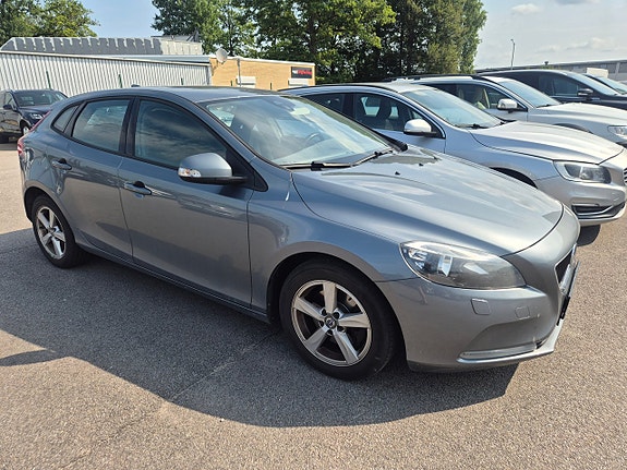 Volvo V40 2 of 5