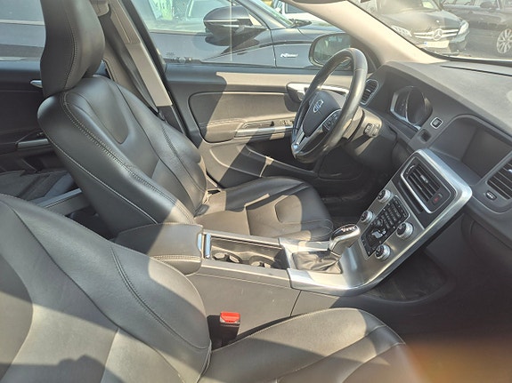 Volvo V60 Cross Country 4 of 4