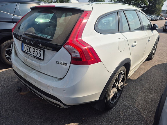 Volvo V60 Cross Country 3 of 4