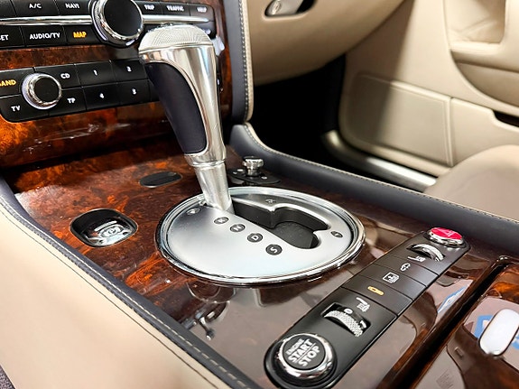 Bentley Continental Flying Spur 22 of 30