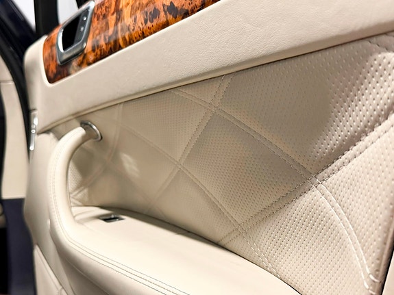 Bentley Continental Flying Spur 29 of 30
