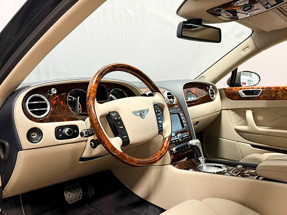 Bentley Continental Flying Spur 10 of 30