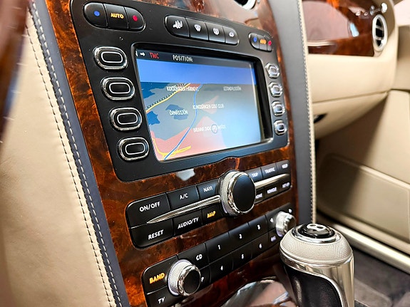 Bentley Continental Flying Spur 21 of 30