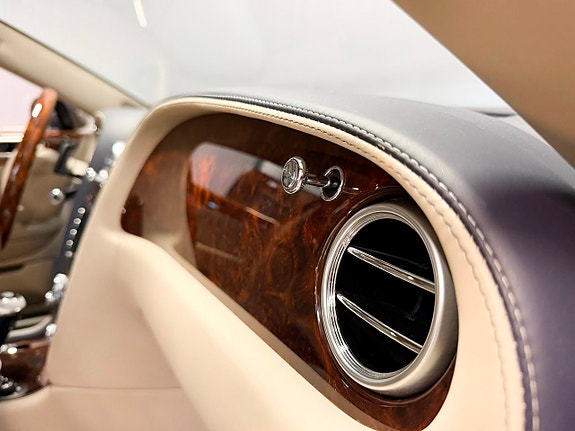 Bentley Continental Flying Spur 24 of 30