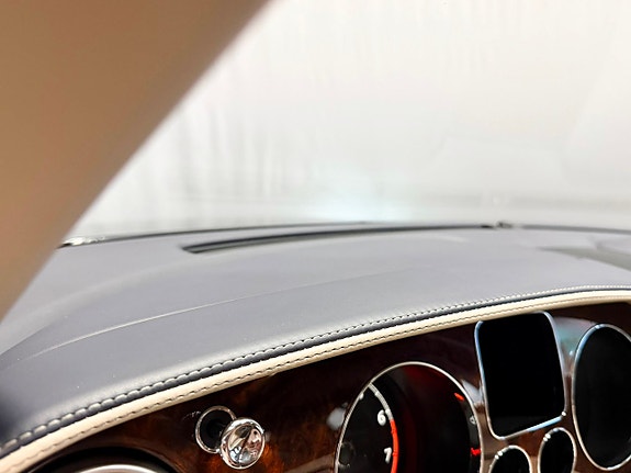 Bentley Continental Flying Spur 18 of 30