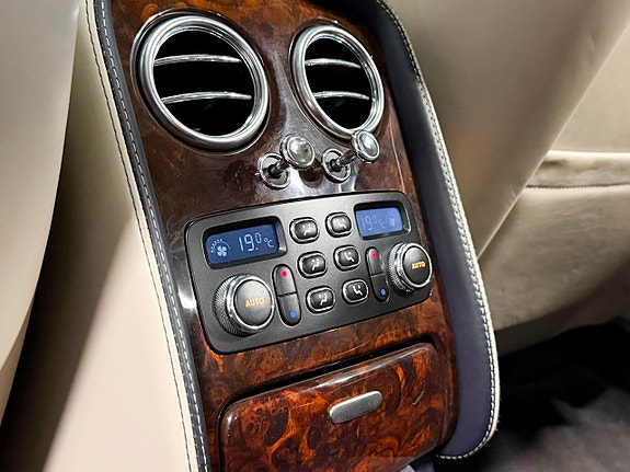 Bentley Continental Flying Spur 28 of 30