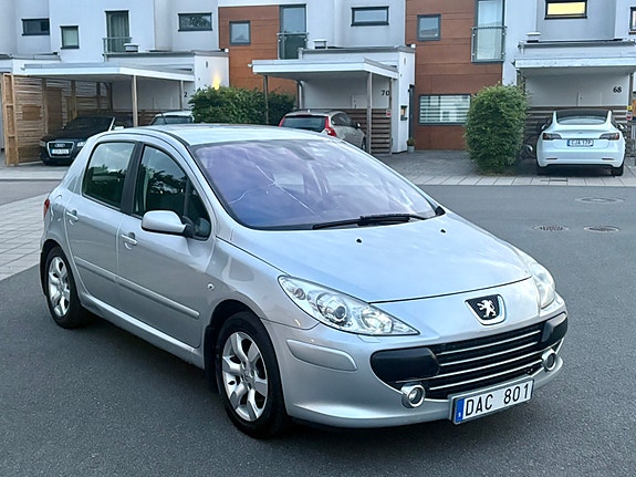 Peugeot 307 2 of 5