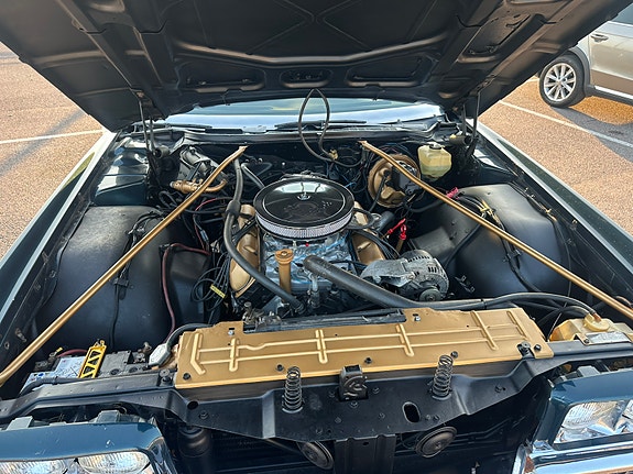 Oldsmobile Toronado 8 of 10