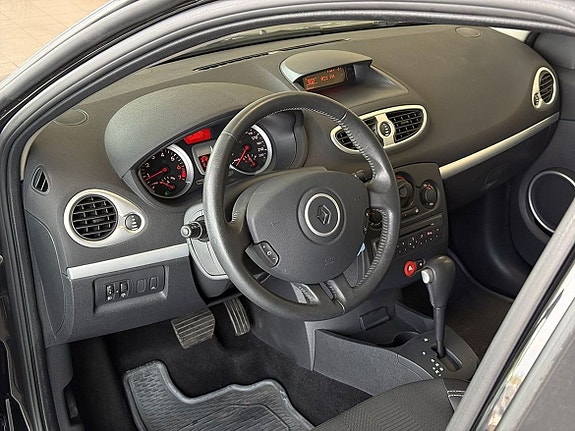 Renault Clio 10 of 15
