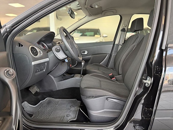 Renault Clio 8 of 15