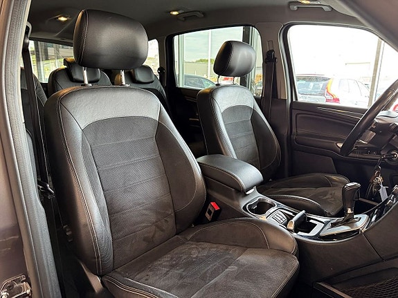 Ford S-MAX 8 of 22